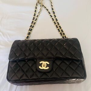 CHANEL flap Black Quilted Shoulder Bag with Gold Chain